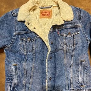Ladies Levi’s Sherpa lined denim jacket size small
